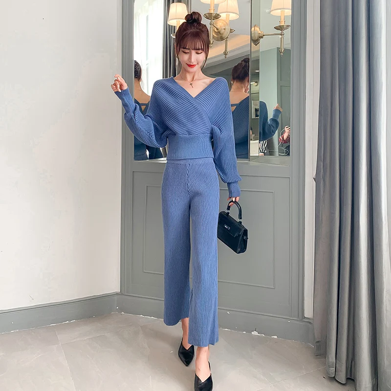 

2019 Autumn Winter Women 2 Piece Set Batwing Sleeve V-collar Shiny Gold Wire Knitted Sweater Pullover + High Waist Pants Set