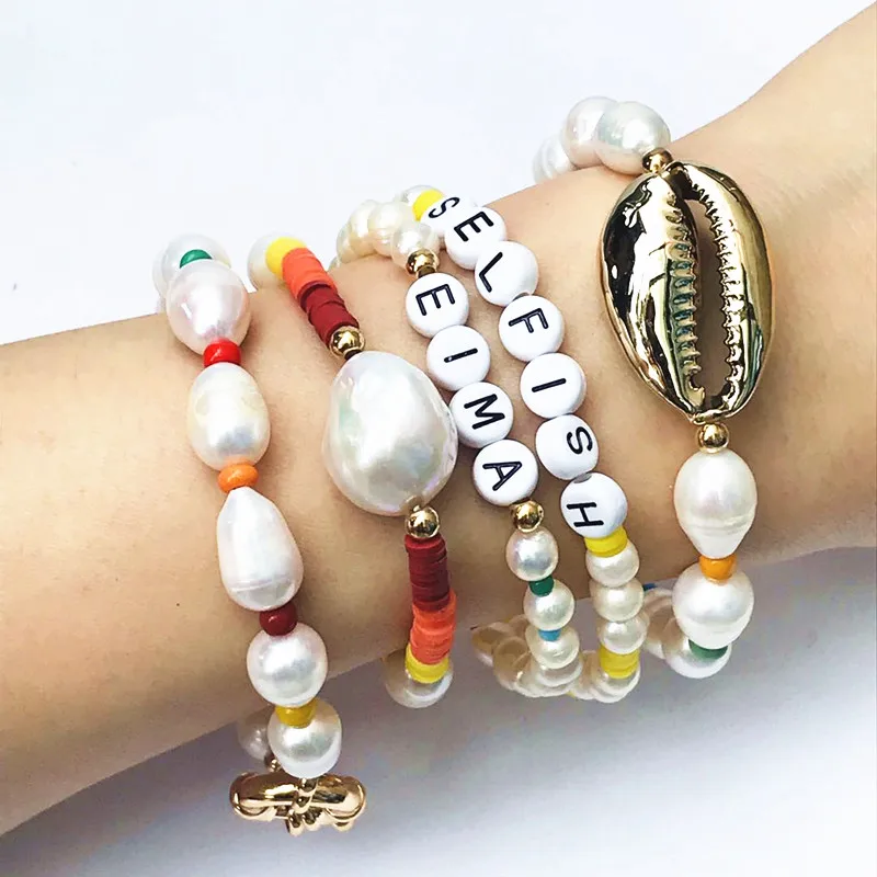 

2021 Women'S Exquisite Red Rice Beads Bracelet Fashion Customizable Letter Elastic Bangle Valentine'S Day Gift Jewelry Pulsera