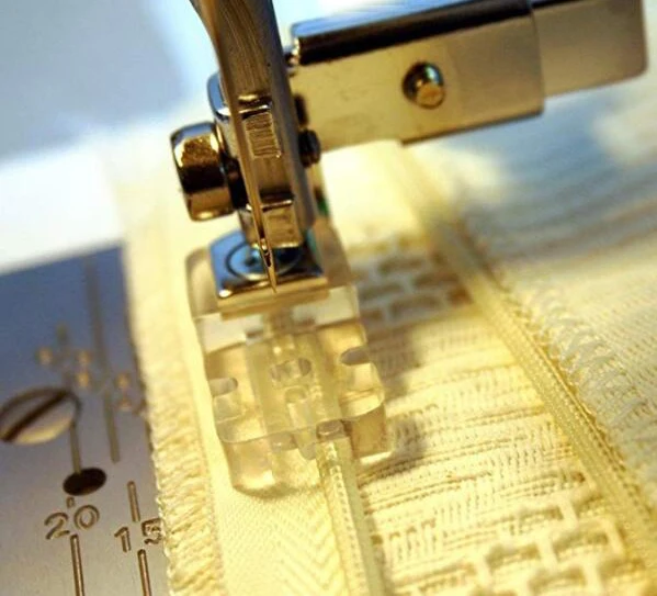 Лапка для потайной молнии pfaff 1050s. Лапка pfaff 820474-096. Зингер традицион 2250 лапка для молнии. Pfaff select 4. Пфафф 1132 лапки для петель.