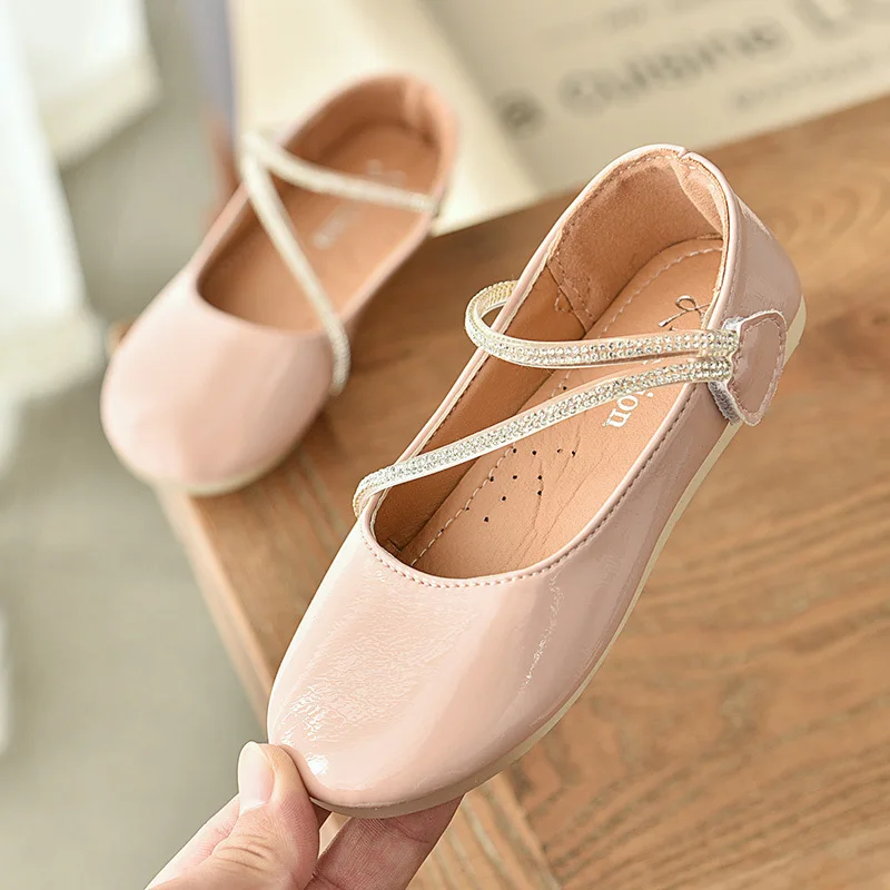 Весенне-осенние водонепроницаемые туфли принцессы с алмазами для девочек; модная обувь из искусственной кожи; садовая обувь для девочек