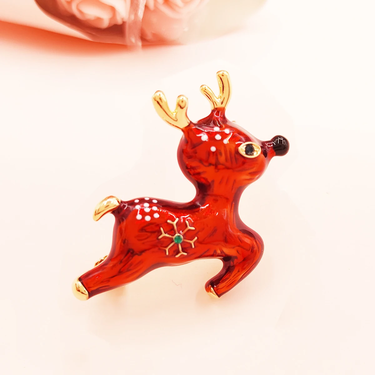

Рождественские Броши OI, Милая женская брошь в виде оленя из аниме Sika для пальто, шарфа, лапша, булавки, новогодние подарки, качественные ювелирные изделия