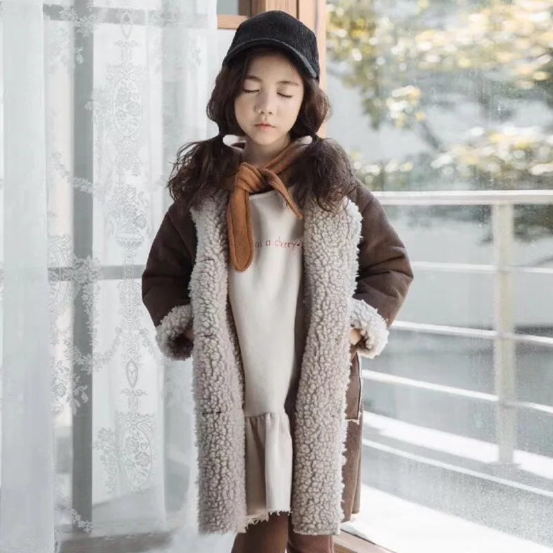 Пальто для девочек длинное зимнее пальто в Корейском стиле для девочек плотная теплая Вельветовая куртка детская одежда модное утепленное пальто - Цвет: Коричневый
