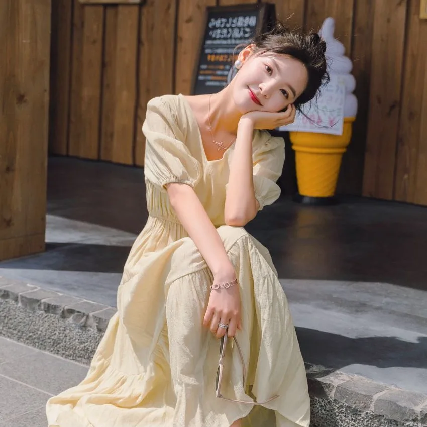 

Photo Shoot INS Pastoral Style Light Yellow Sense of Design Women's Non-mainstream Puff Sleeve V-neck Waist Hugging Slimming Big