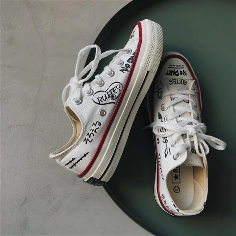 

Ladies casual shoes 2019 autumn and winter models new fashion breathable non-slip graffiti retro wild small white shoes women's