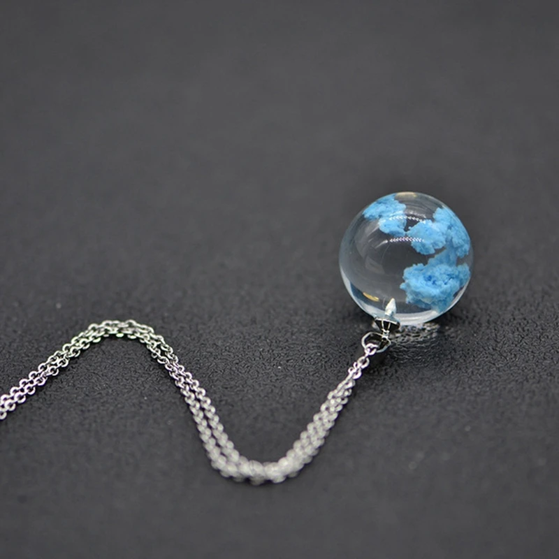 Gradient-blue-sky-and-white-clouds-transparent-crystal-resin-pendant-ladies-and-creative-handmade-jewelry-necklace.jpg_640x640 (3)