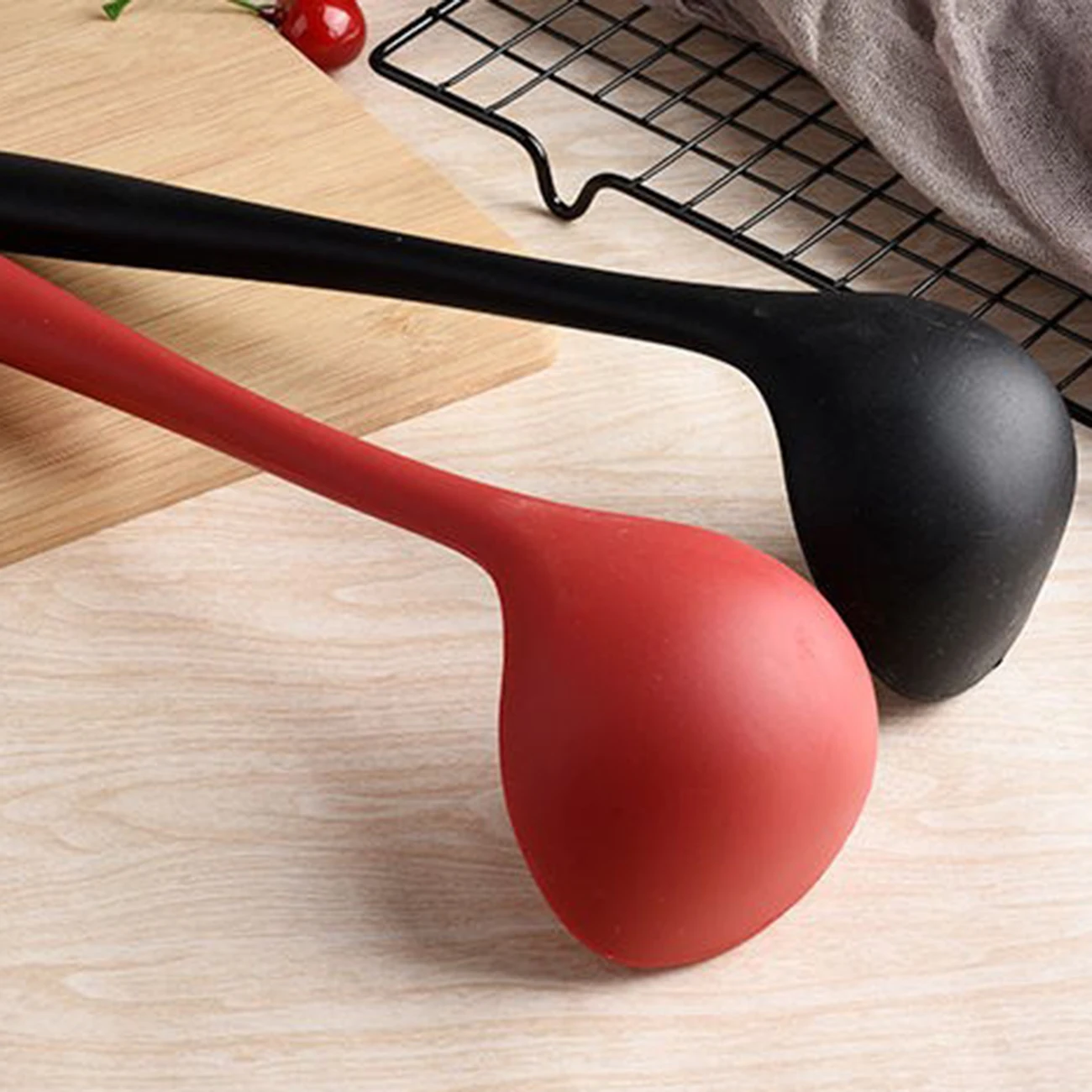 Silicone Ladle Soup Spoon With Long Handle Non-Stick Round Spoons For Soup Cooking Mixing Stirrer Kitchen Dining Tool Tableware