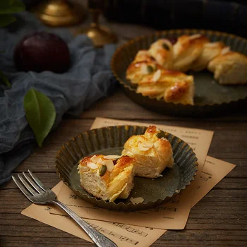 

Unique flower frame antique metal tray handmade retro round antique retro iron plate used for family church wedding LB73114