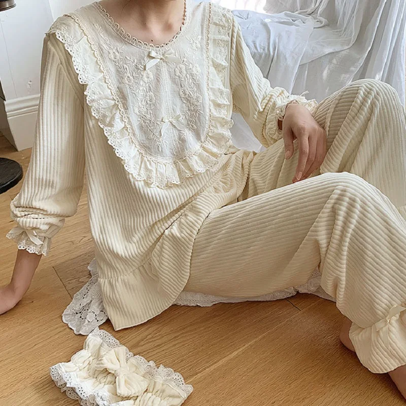 Kopen Winter Herfst Vintage Dikke Fluwelen Vrouwen Warme Pyjama Sets Elegante Lange Mouwen Wit Kant Nachtkleding Suits Sweet Pyjama