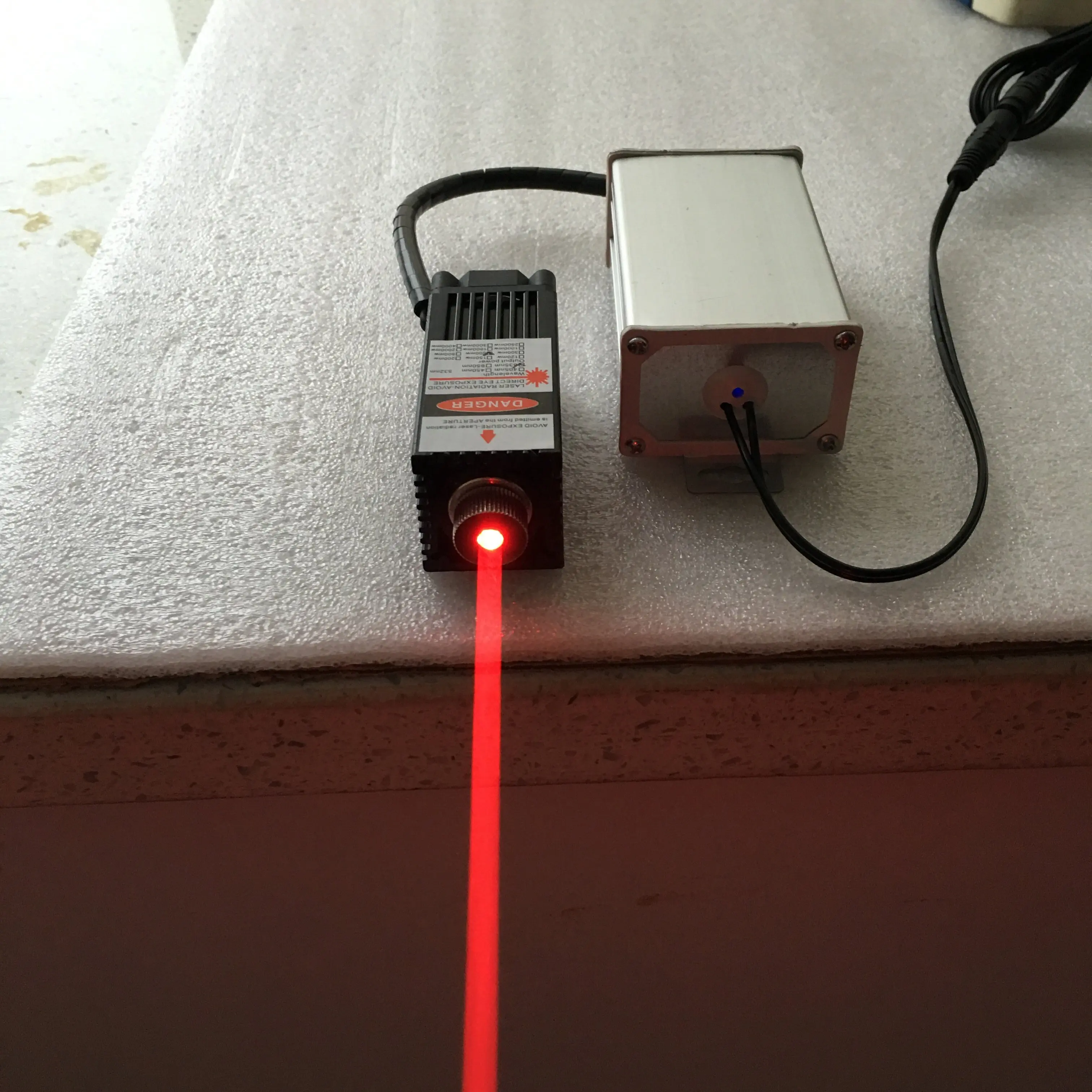

500mw 635 638nm high power red laser light orange red laser 12V industrial laser with TTL modulation