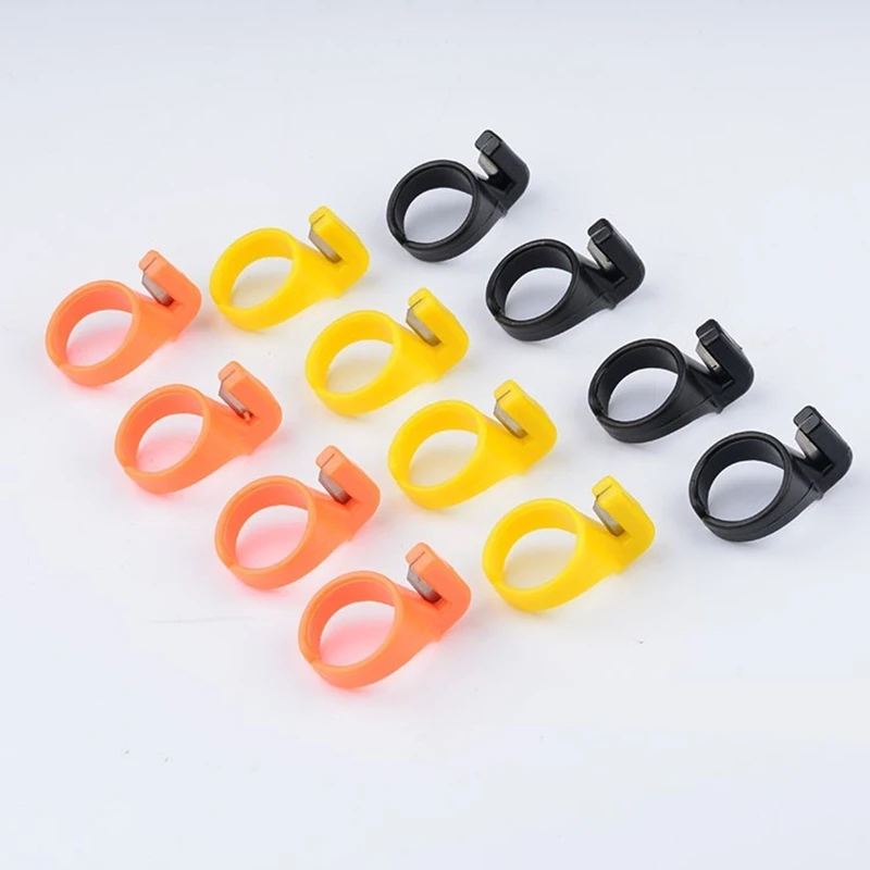 2Pcs 새로운 손가락 블레이드 바늘 공예 홈 플라스틱 골무 바느질 반지 스레드 커터 DIY 가정용 재봉틀 액세서리 7YJ327
