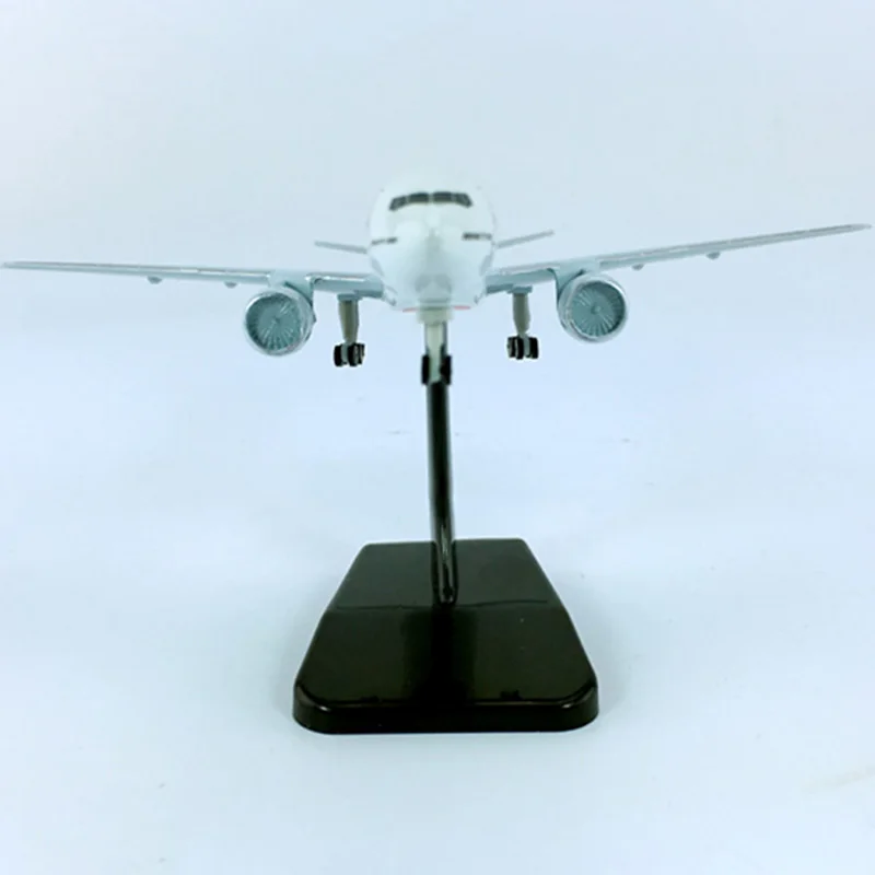 18 см 1/400 Emirates airlines Boeing 777-300 игрушечные модели самолетов литье под давлением сплав шасси с основанием и колесами модель самолета