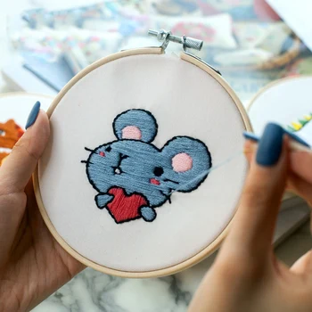 

DIY Embroidery kit with Hoop, Easy Painting for Beginner, Needlework Cross stitch Sewing Art, unicorn pig deer crocodile, Gift