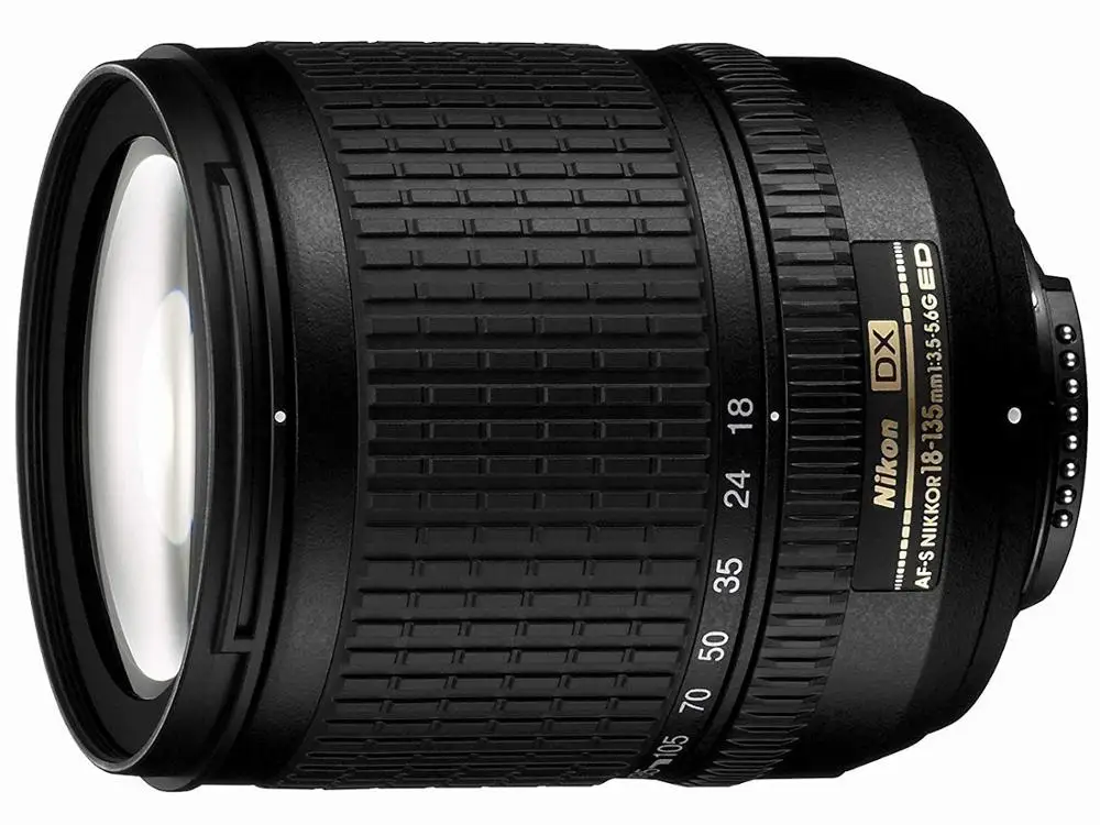 Используется объектив Nikon 18-135 мм f/3,5-5,6G ED-IF AF-S DX Zoom-Nikkor для цифровых зеркальных фотокамер Nikon