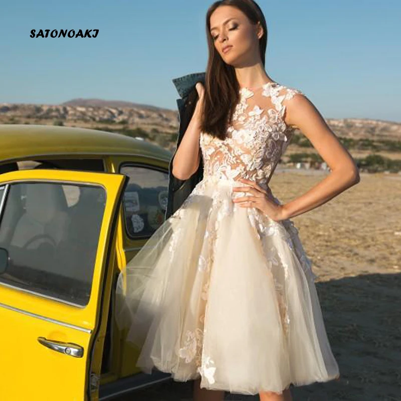 

SATONOAKI 2019 Fashion Short Wedding Dresses Sleeveless Illusion Lace Appliqued Tulle Bridal Gowns Summer Knee Length