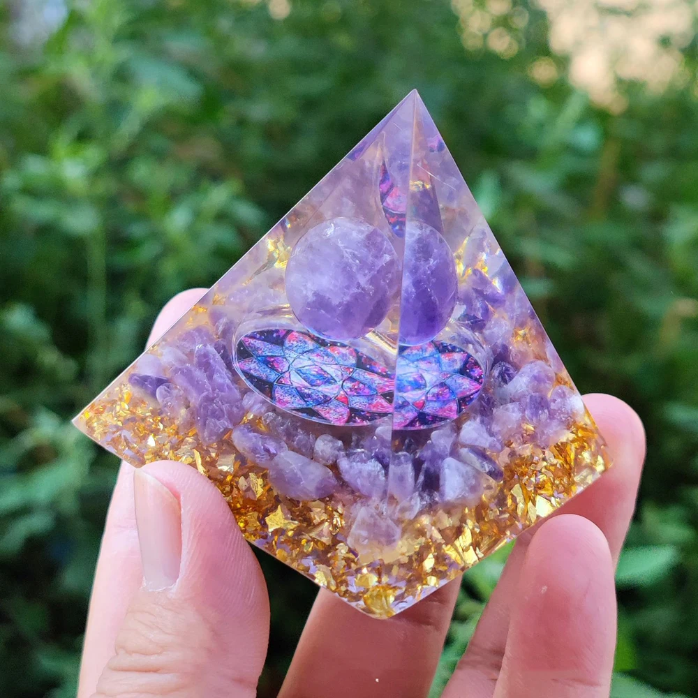 

Orgone Pyramid Amethyst Peridot Healing Crystal Ball Gravel Pyramid Home Crafts Resin Ornaments Desktop Home Decoration 5cm