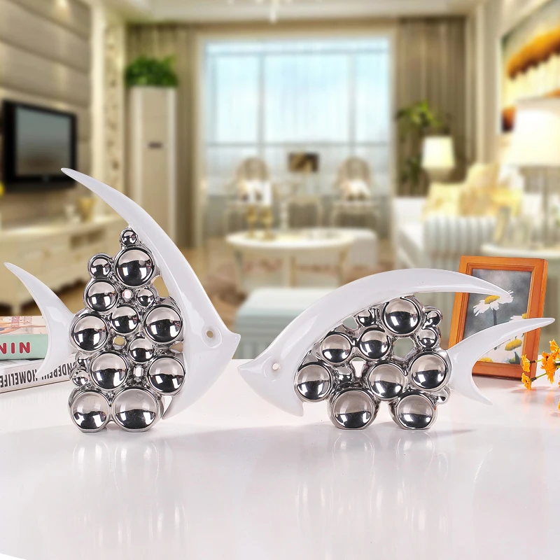 

2 Pcs / /Set White Silver Ceramic Lovers Fish Miniature Figurine Porcelain Hand-Plated Crafts Home Decoration Wedding Gifts