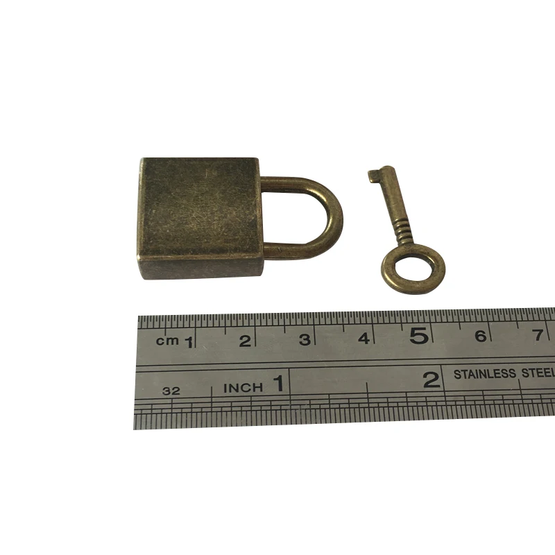 Рисунок 3 - Винтажный прямоугольный замок для чемоданов