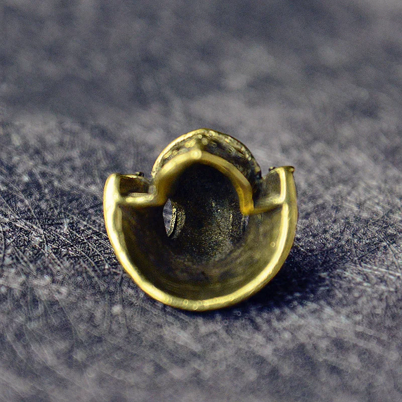 Retro Brass Japanese Samurai Helmet Mask Key Chain Pendant Copper