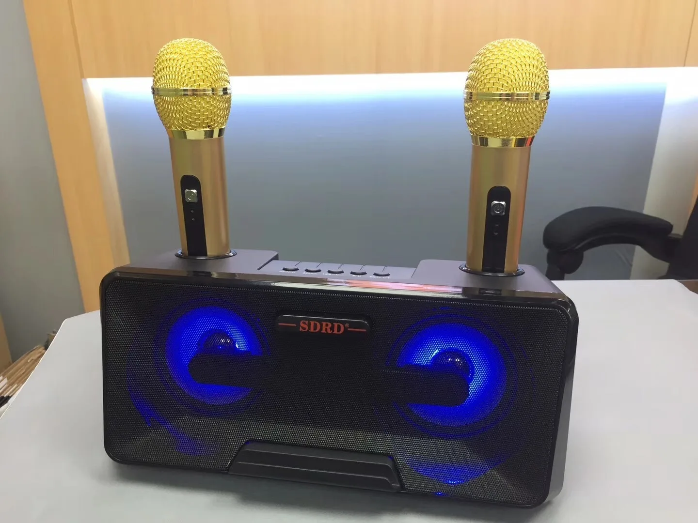 Портативный HIFI микрофон динамик Sdrd301 беспроводной микрофон бытовой Ktv открытый мобильный телефон Bluetooth аудио Cara Ok машина