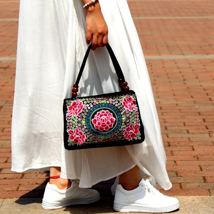 New Fashion Embroidery Women Small handbags National Floral Embroidered Lady Top-handle bags Single-layer Beading Falp Carrier