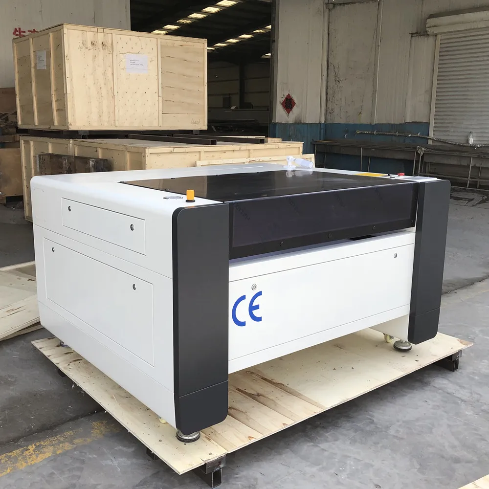 Лазерный гравировальный станок Robotec/автоматический лазерный с ЧПУ co2 для рекламы