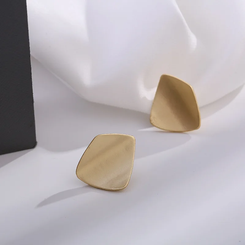 

Irregular fashion retro geometric graphics stud earrings temperament is inferior smooth earring female personality