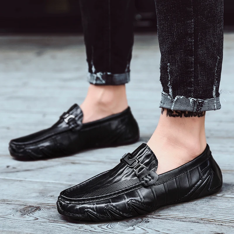 

fashion Leather shoes Men Loafers Slip On Business Casual Shoes Classic Soft Moccasins Hombre Breathable Flats Men Shoes