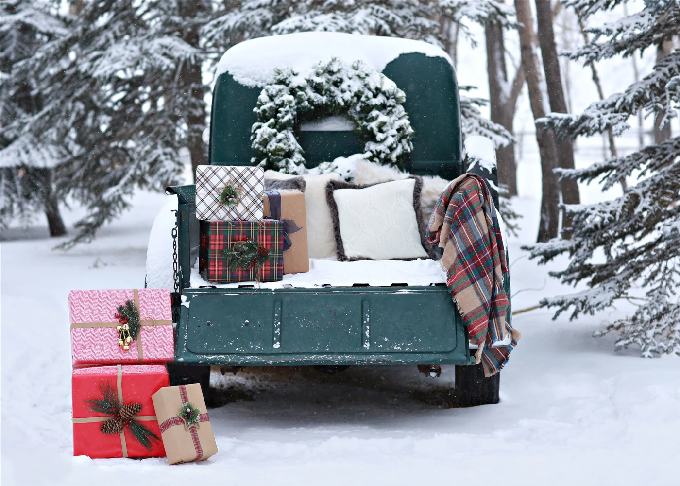 Christmas Backdrops Winter Forest Snow Green Car Photo Backgrounds Pillows Xmas Garland Gift Photography Backdrop Studio Props