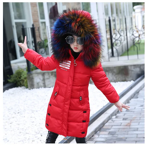 Зимние куртки для девочек, коллекция года, детские модные Утепленные Пальто с буквенным принтом яркая парка с меховым воротником для девочек возрастом от 3 до 13 лет
