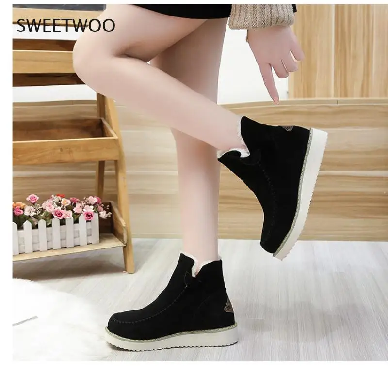 Large size snow boots women's autumn and winter 2021 new fashion plus velvet warmth pedal cotton shoes