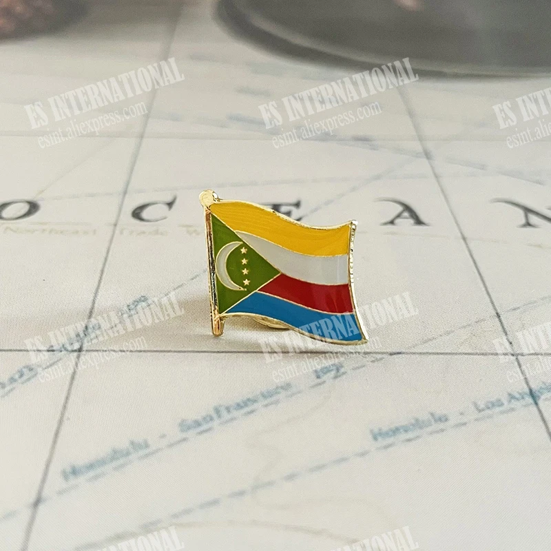 

Comoros National Flag Lapel Pins Crystal Epoxy Metal Enamel Badge Paint Brooch Souvenir Suit Personality Commemorative Gifts
