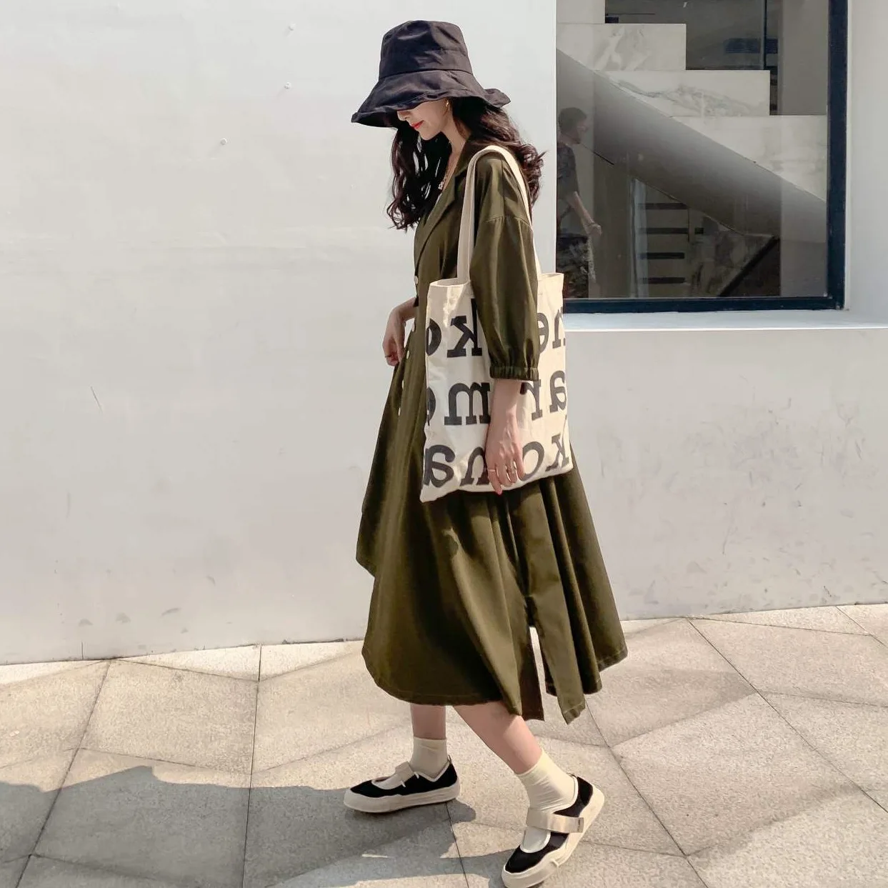 

Photo Shoot INS Sense of Design Non-mainstream Army Green Suit Collar Waist Hugging Loop Single Breasted Irregular Big Hemline D
