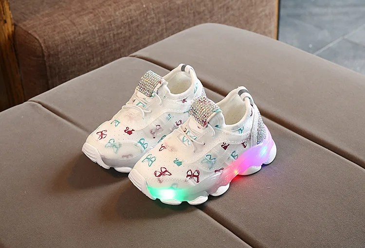 Детская обувь для маленьких девочек с бабочками и кристаллами, светящиеся спортивные кроссовки для бега, Новое поступление, светящаяся обувь
