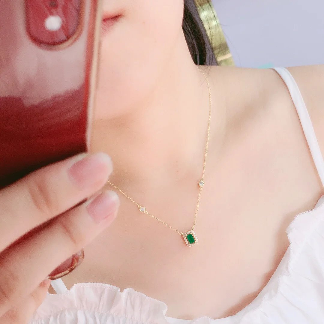 natural Columbia emerald pendant S925 silver inlaid the main stone size: 4* 6 mm S925 silver necklace