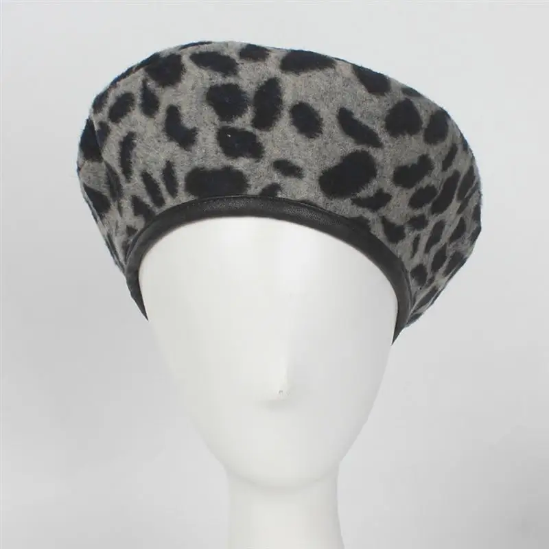 

Leather Edge Beret Hat Fashion Leopard Cap Felt Headdress Artist Felt Beret (Grey Background, Navy Blue Leopard)