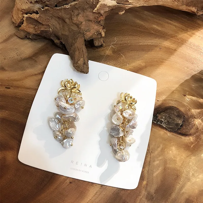 

2019 Korea Wild Tassel Earrings Freshwater Pearl Super Fairy Metal Flower Dangle Earrings Luxurious Temperament