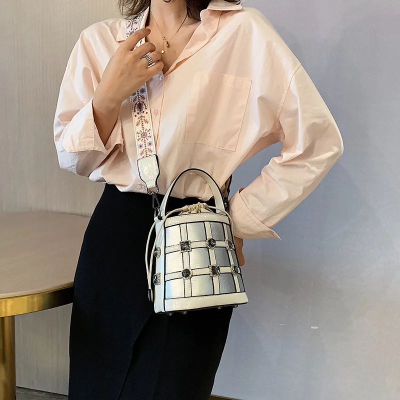 

JIULIN Wide shoulder strap bucket bag women2019 new style color check diagonal cross-package sweet girl fashionable all-in-one.