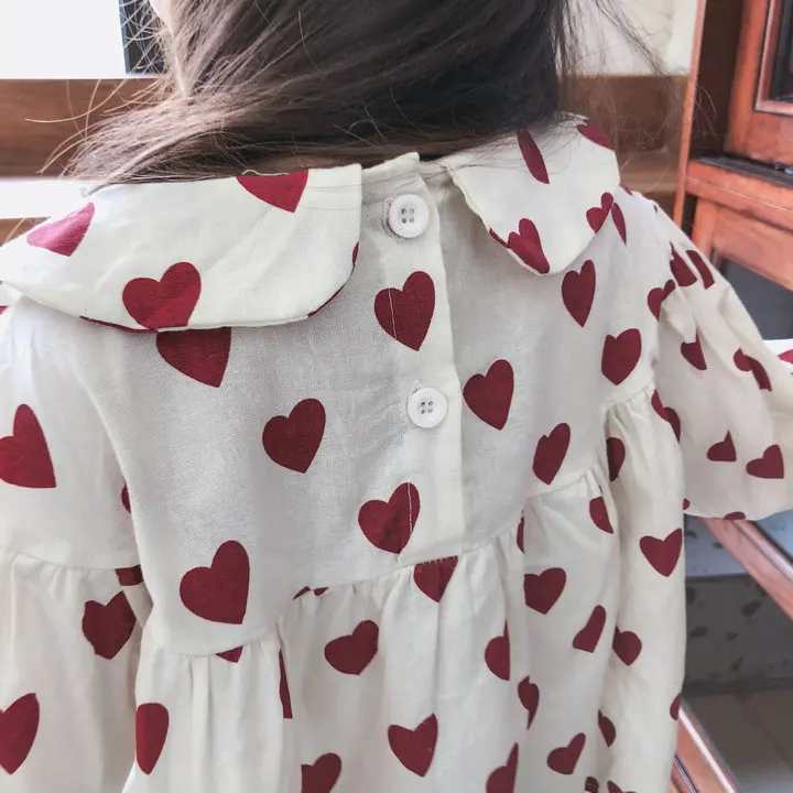 Модная Осенняя блузка с длинными рукавами и воротником «Питер Пэн», красивый узор с изображением сердца, рубашка с принтом, детские блузки для девочек, топы
