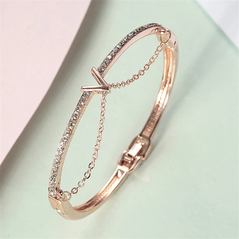 

Fashion Brand Bangles for Women Letter V Luxury Crystal Chain Hollow Strap Bracelet Party Wedding Jewelry pulseira Z109