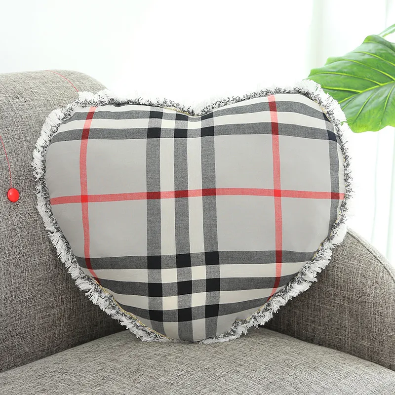 gray plaid Подушка в форме сердца красочная клетчатая и нежная кисточка - Цвет: gray plaid