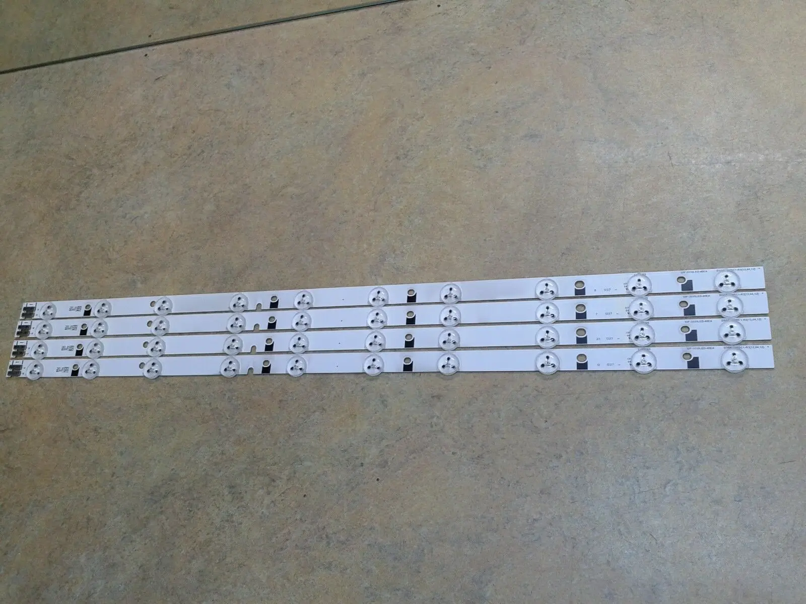 4Pieces/lot LED L070 32F-3535LED-40EA D1GE-320SC1-R3 FOR SAMSUNG UE32EH5300W 100%NEW