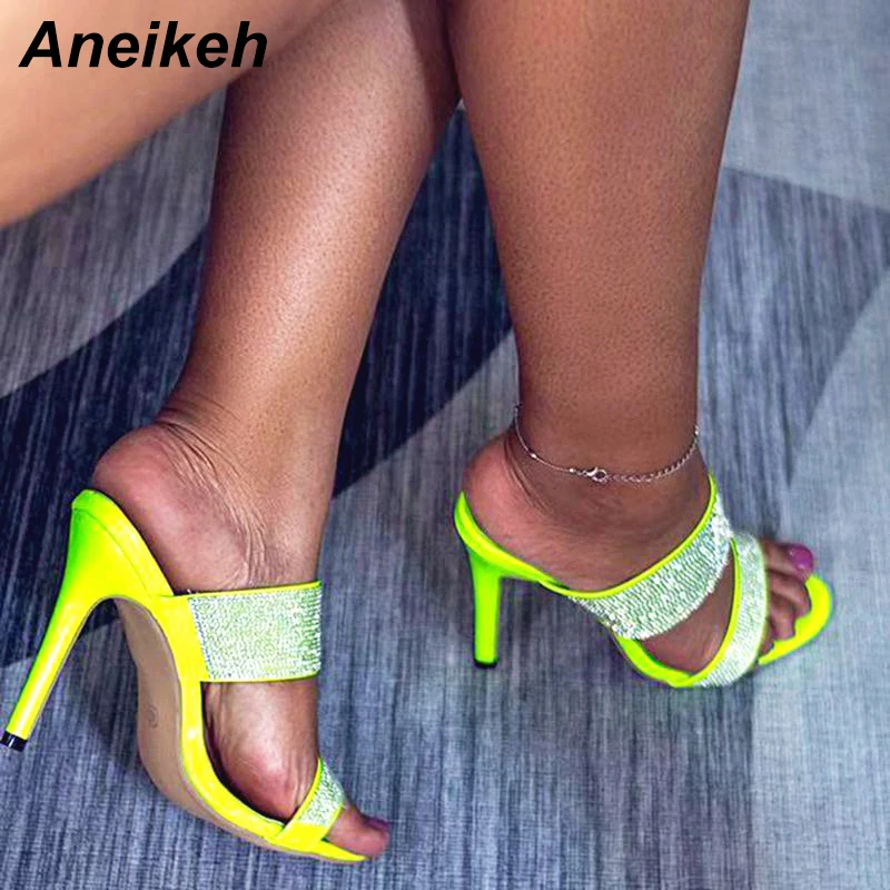 

Aneikeh 2020 Bling bling PU Women Slippers Diamond Open Toed Perspex Heel Thin High Heel Causal Crystal Women's Shoes Size 35-42