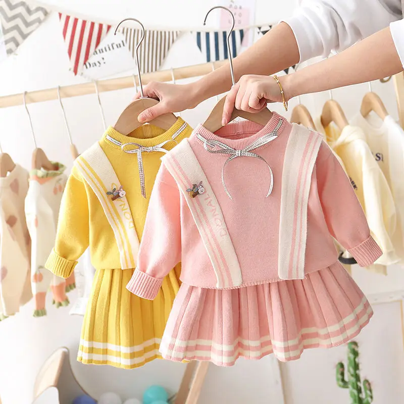 Костюм детский весенний из двух предметов свитер и короткое платье для девочек |