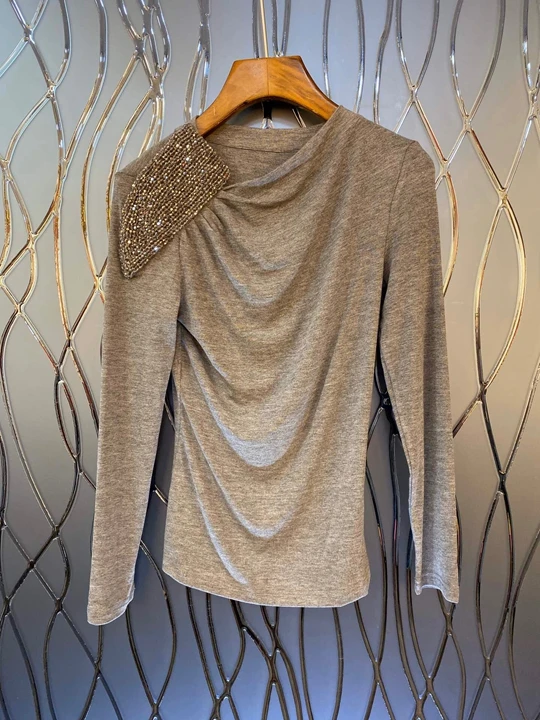 

2019 awn new women's single sleeve shoulder rivet decoration wrinkle long sleeve solid color versatile top 1025
