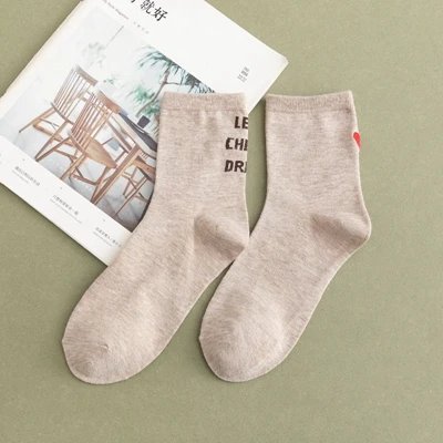 light khaki Красивые Хлопковые женские носки с сердечками, звездами, буквами, модные носки с вышивкой, высокое качество, уникальные модные носки - Цвет: light khaki