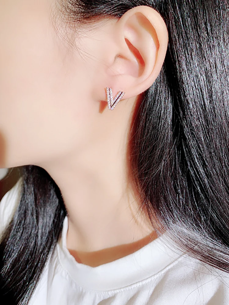 Ins Hot Sale Design Letter V Exquisite Shining Crystal CZ Earring for Women AAA Cubic Zirconia Stud Earrings Accessories Pendant - Image 2