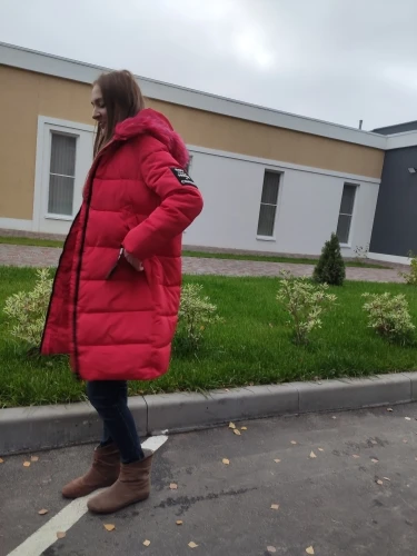 Модное пуховое пальто с буквенным принтом для женщин, зимнее плотное длинное теплое приталенное пуховое пальто с капюшоном, верхняя одежда на молнии с длинным рукавом для девушек, воротник из искусственного меха