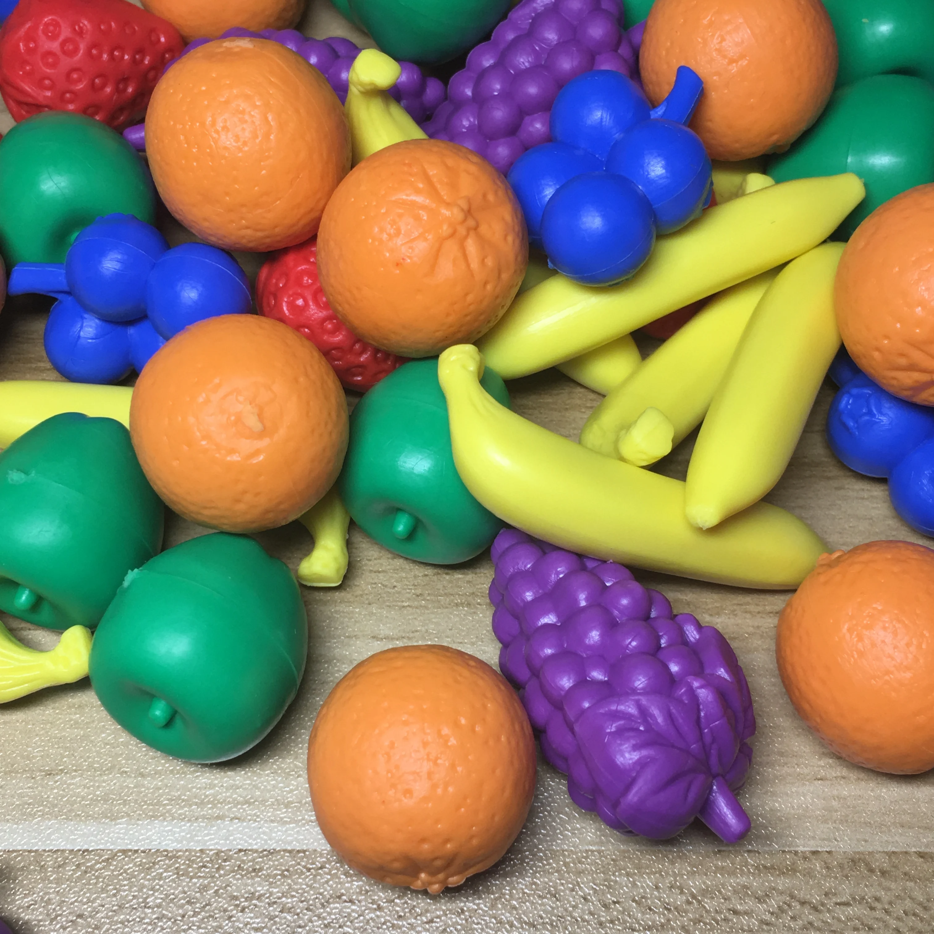 Детские игрушки Монтессори, обучающая математика, резиновые фигурки, имитирующие фрукты, игрушки, хорошо подходят для подсчета, сортировки цвета, захватывающая практика