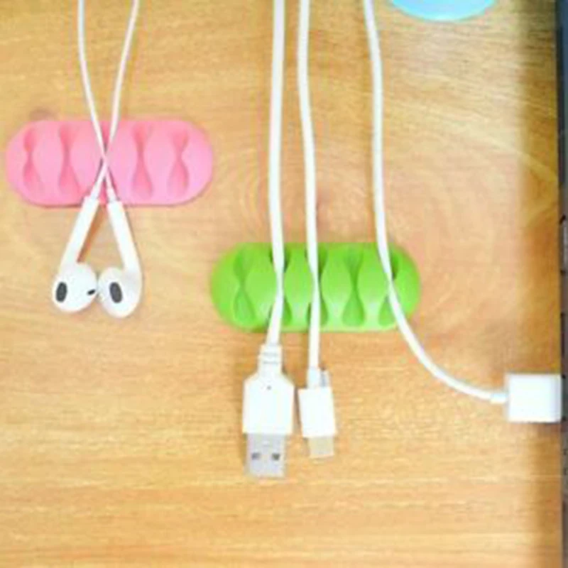 2х кабель для передачи данных, зарядный кабель, портативный USB накопитель, пластиковые аксессуары