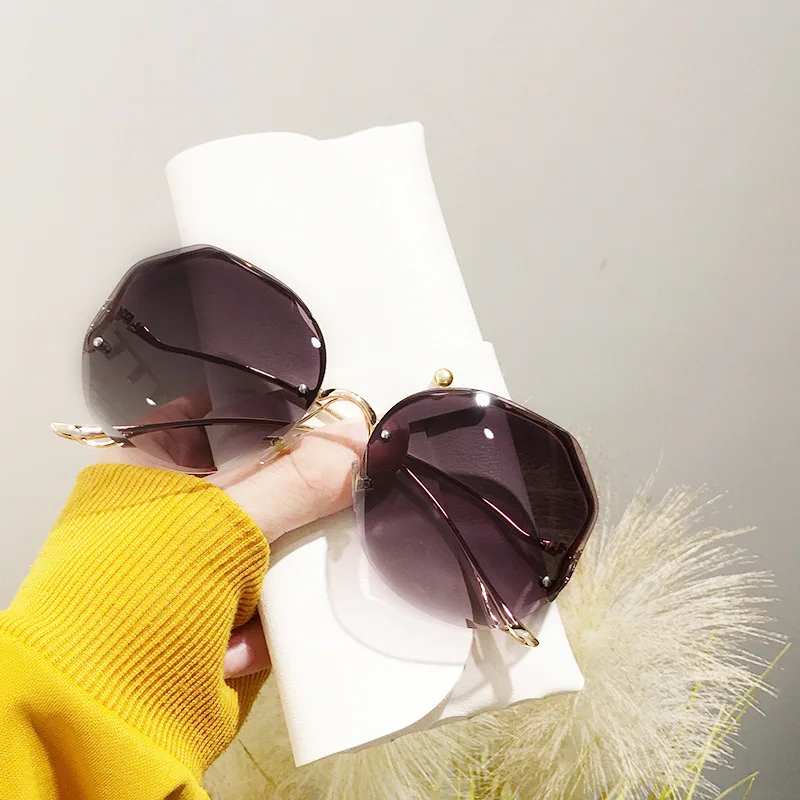 Fashion Tea Gradient Sunglasses Women Ocean Water Cut Trimmed Lens Metal Curved Temples Sun Glasses Female UV400